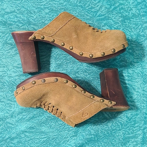 Roxy "Yodel" Suede Heels - Picture 3 of 14